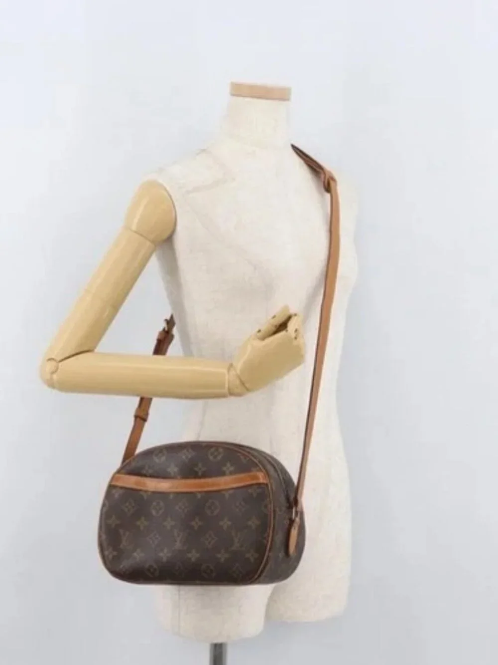 LOUIS VUITTON Monogram Blois Shoulder Bag M51221 LV Auth 175030A